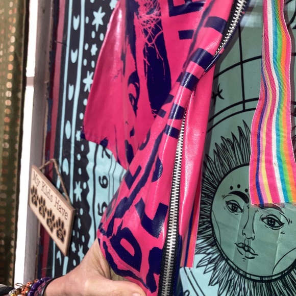 ❌SOLD❌Glamhead Blondie Vinyl Mini Skirt Med Pink - Picture 4 of 16